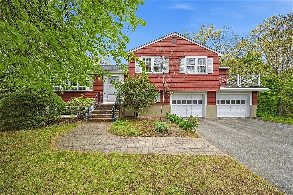 4 bed, 1900 sqft, $5,500 — Photo 1