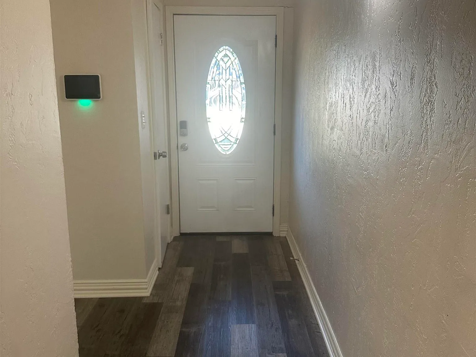 3 bed, 2.0 bath, 1796 sqft, $1,975 — Photo 2