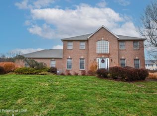 48 Fawn Dr, Dallas, PA 18612