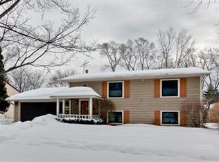 321 Westmoreland Dr, Vernon Hills, IL 60061