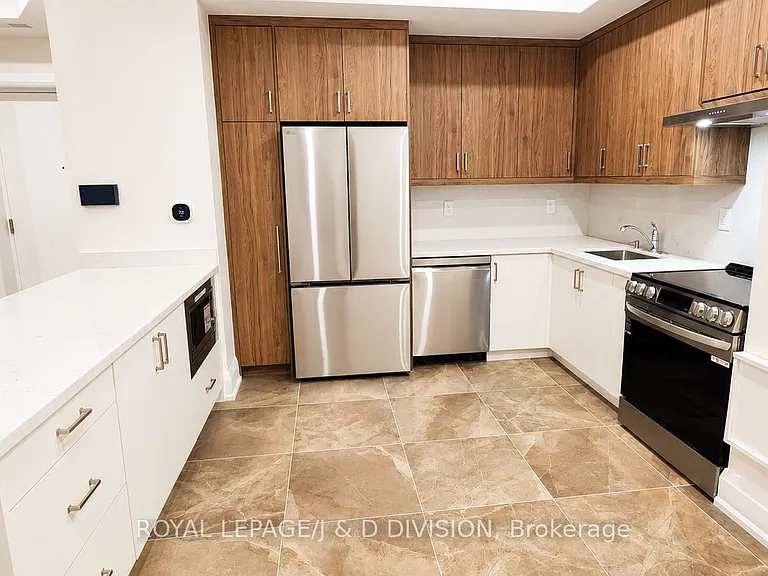 2579 Yonge St #202 — Photo 10