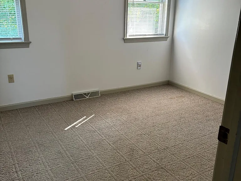 23 Sherrard Dr — Photo 10