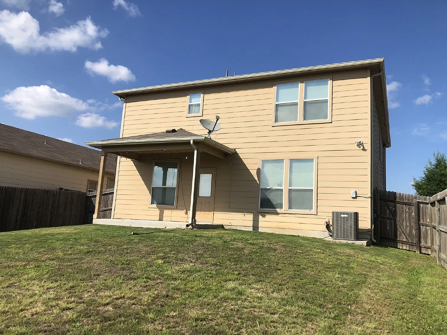 3 bed, 2.5 bath, 2307 sqft, $1,998 — Photo 4