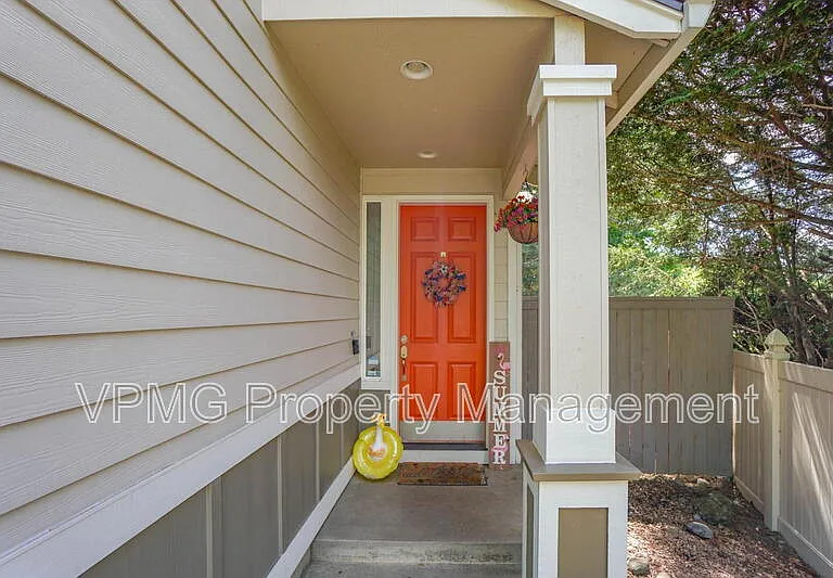 17301 SE 24th St — Photo 4