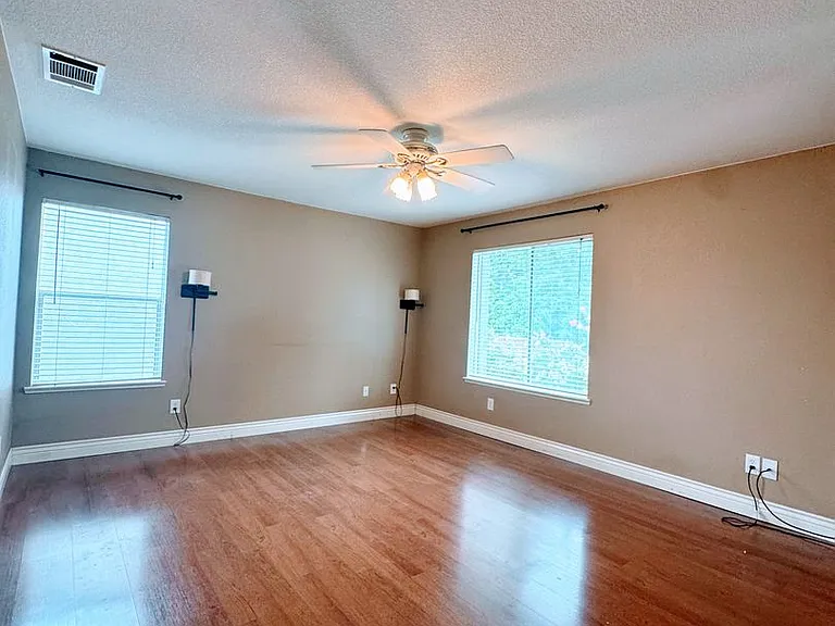 477 Fisher Cir — Photo 15