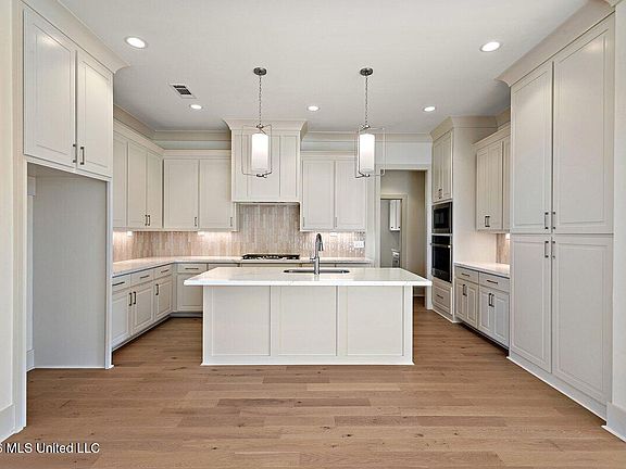 3rd image of 134 Hunters Way