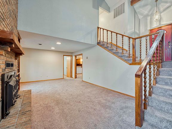 5th image of 1213 E Knobhill Street