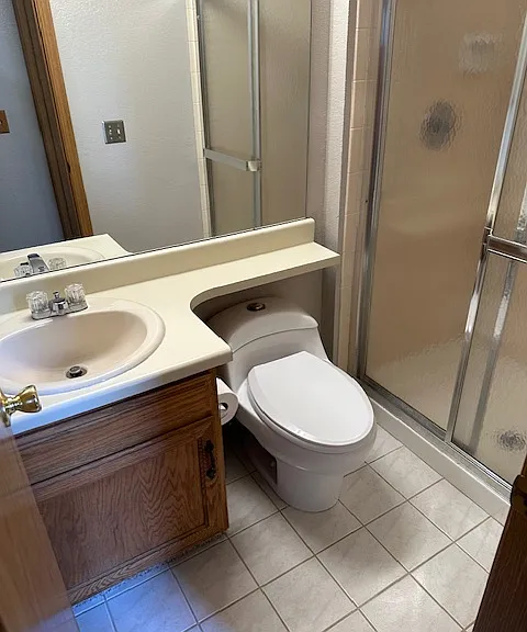secondary bathroom