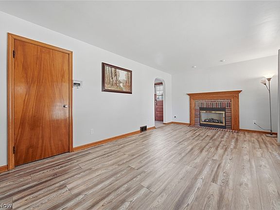 4th image of 1724 Spring Valley Ave NW