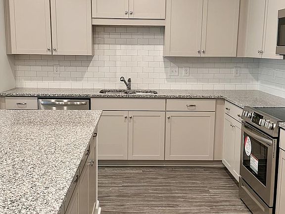 3rd image of 138 Towensend Ave