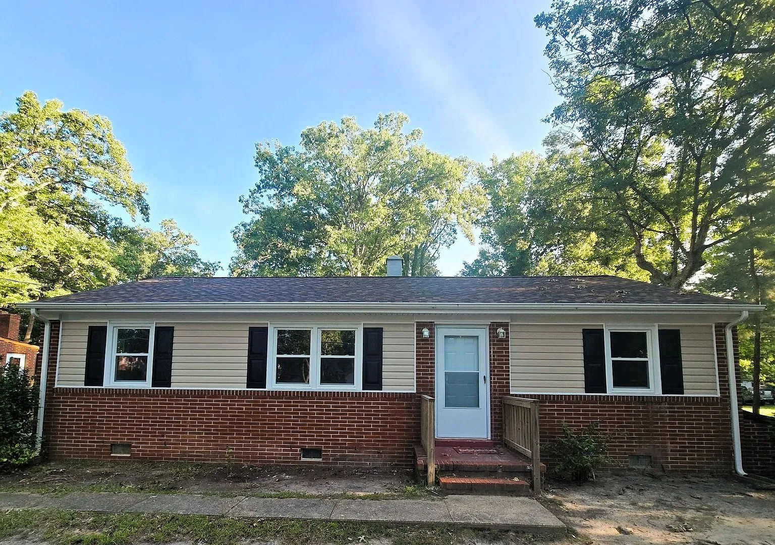 3 bedroom ranch — Photo 1