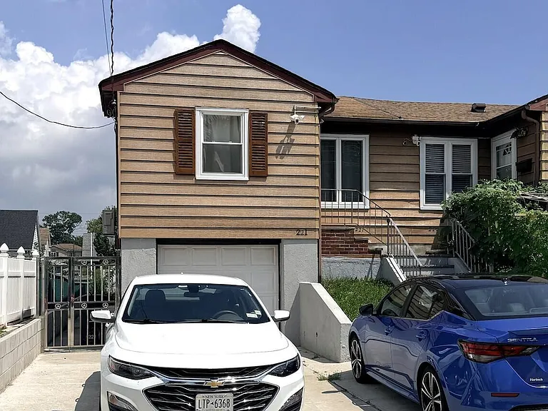 221 Midland Ave — Photo 1