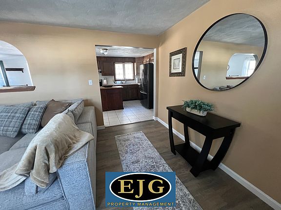 2nd image of 1428 Mammoth Rd