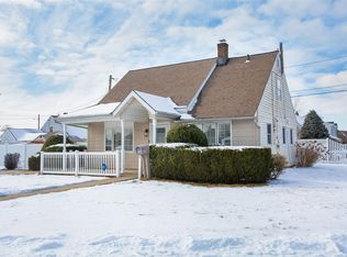 170 Haven Ln, Levittown, NY 11756