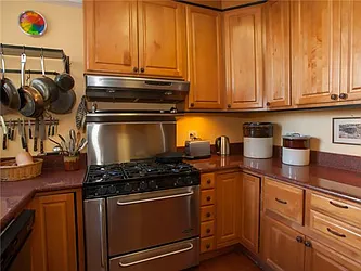 Sold by Avenue Sotheby's International Realty