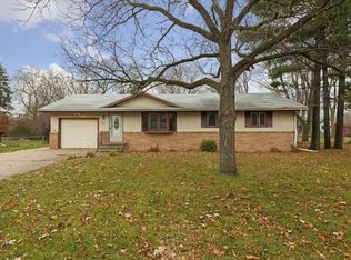 5165 Red Oak Dr, Mounds View, MN 55112