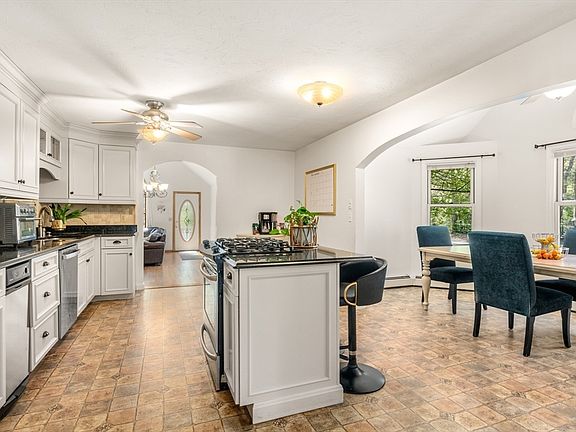 3rd image of 39 Leonard St