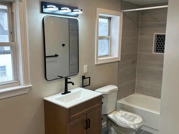 18 Meadow St Floor 2, Taunton, MA 02780