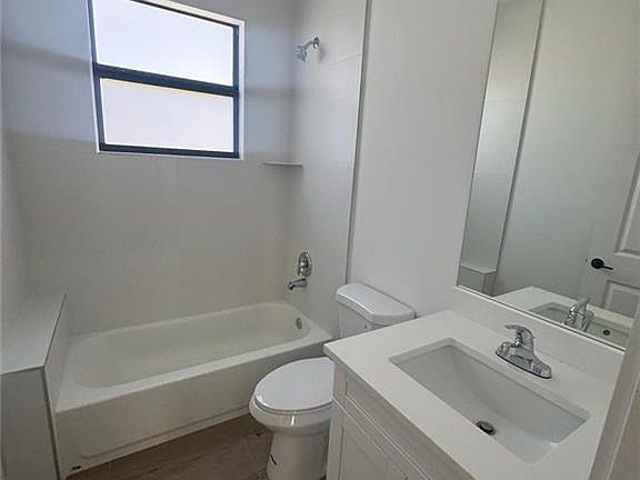 4th image of 3855 26th Ave SE