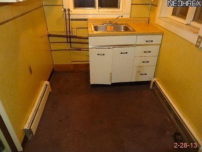 4th image of 343 Lyon Ave