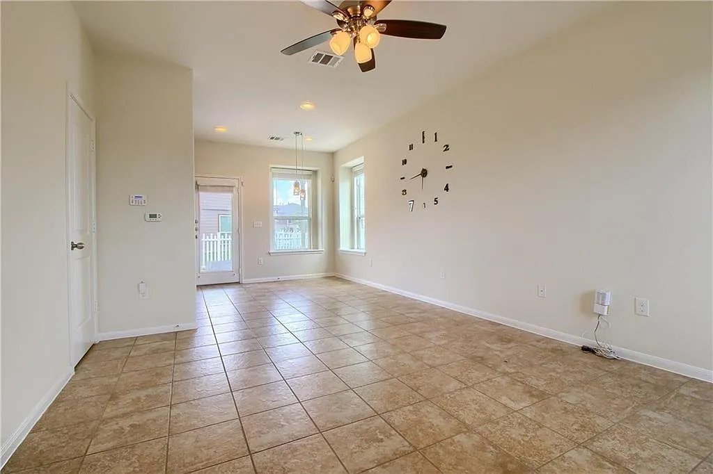 3 bed, 2.5 bath, 1464 sqft, $2,149 — Photo 4