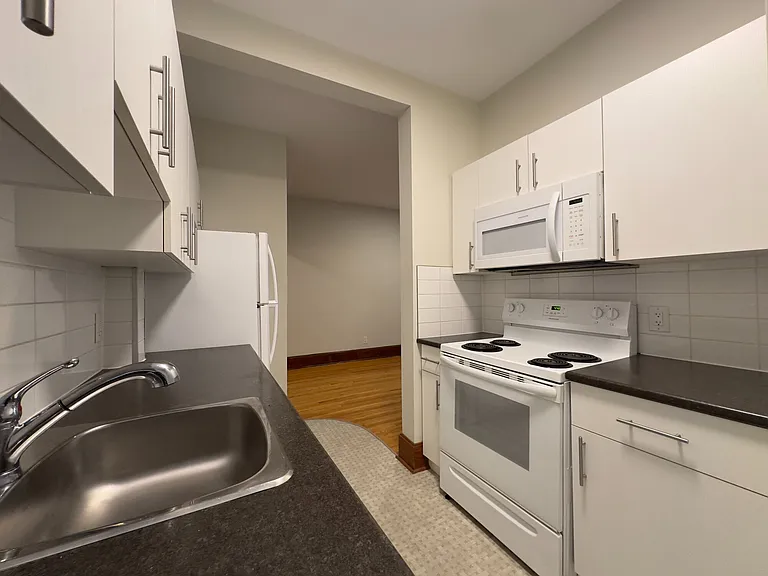217 Sherbrook St — Photo 22