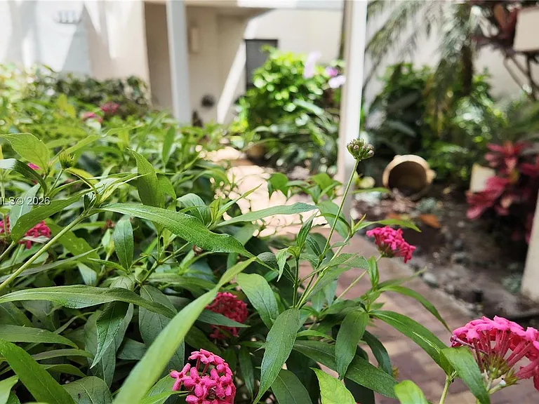 900 Greensward Ln #111-G — Photo 8