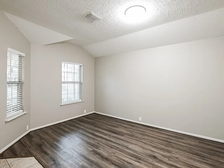 10403 Falling River Dr — Photo 5