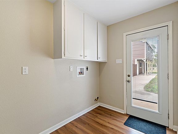 4th image of 2404 Taylor Ln