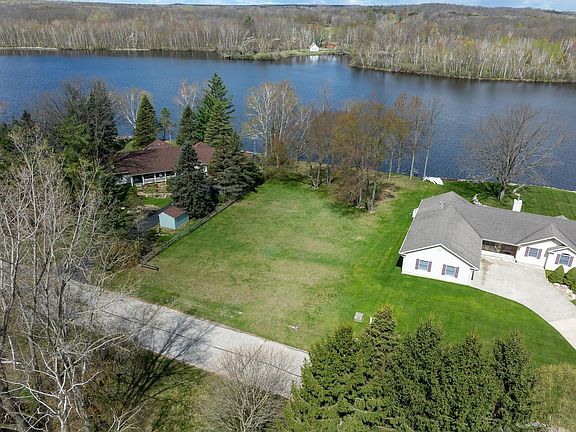 4th image of 1286 Queensway Dr