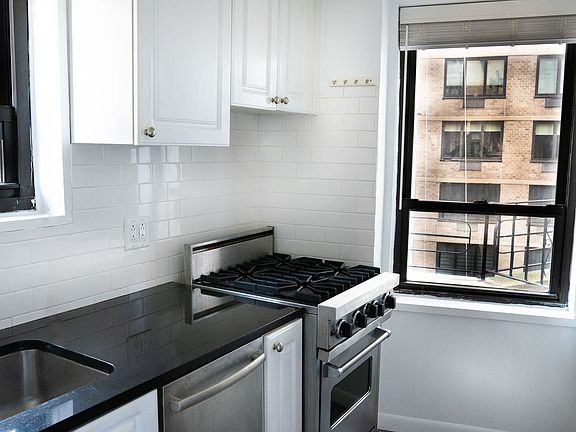 5th image of 210 E 47th St Ph C