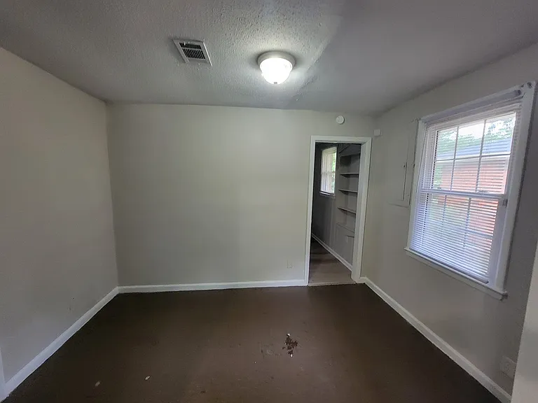 2111 Dyer St — Photo 5