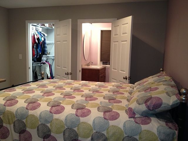 Closet & Bathroom