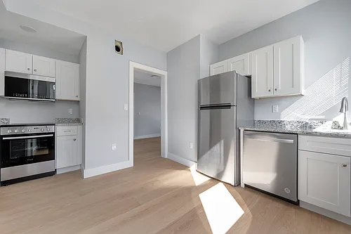 566 Shirley St #6 Photo 1