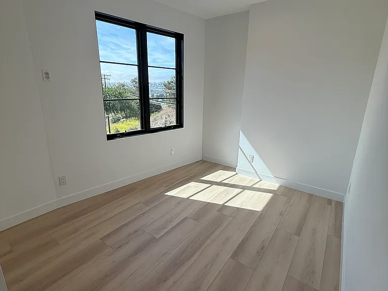 Upstairs bedroom 2