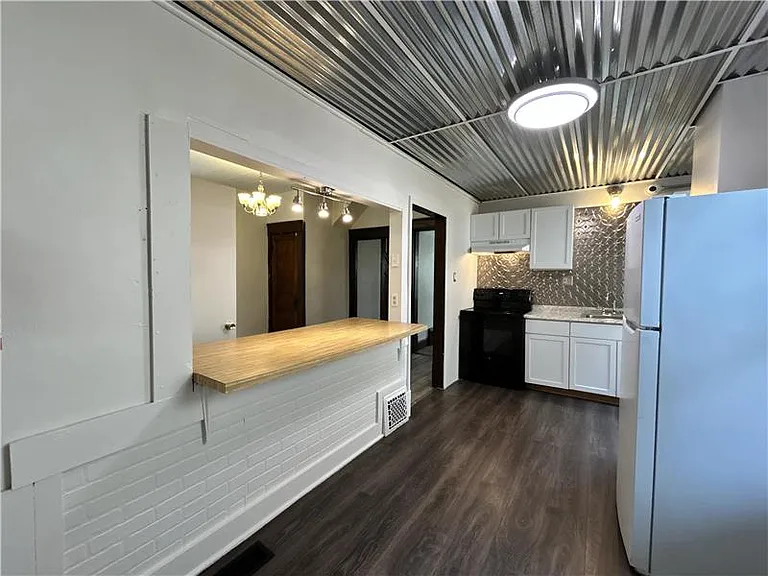 1303 Oregon Ave — Photo 4
