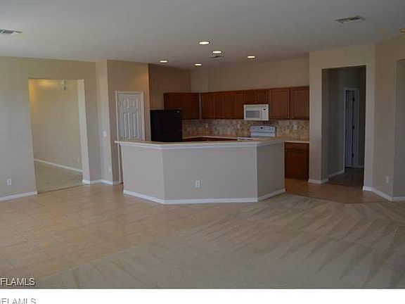 3rd image of 1406 NE 9th Ter
