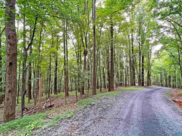 Tree House Pl, Nellysford, VA 22958