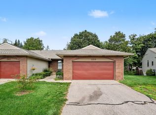 559 Spring Ln, Holland, MI 49423