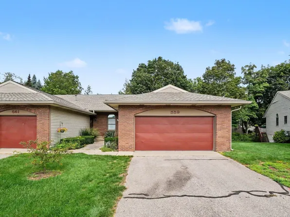 559 Spring Ln, Holland, MI 49423