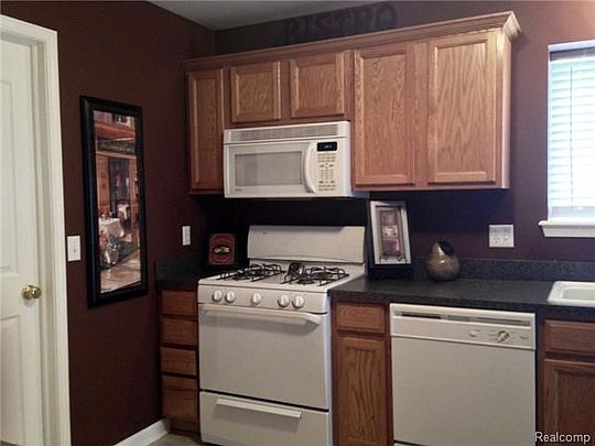 5th image of 8052 Springdale Dr #1