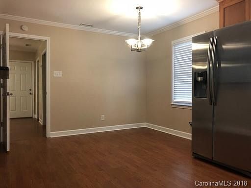 4th image of 872 Stowe Ln