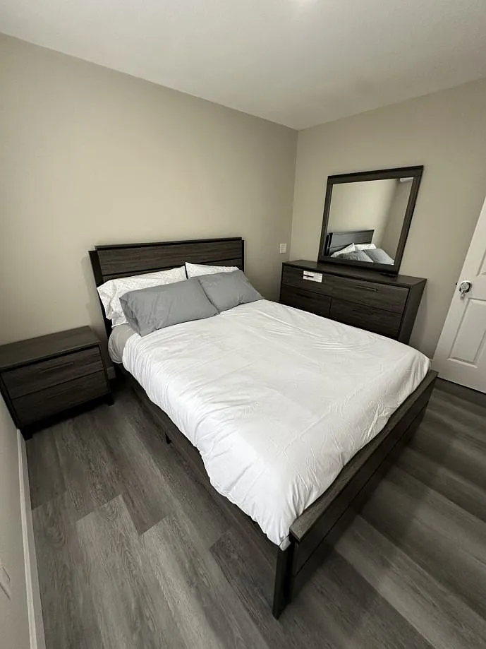 7 bed, 2138 sqft, $1,100 — Photo 1