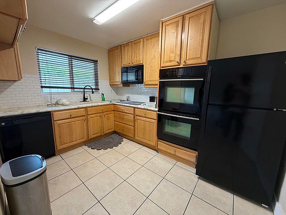 3rd image of 905 SE 15th St #2