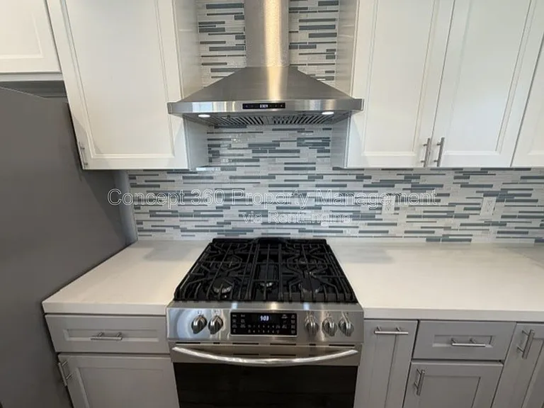 2287 Belmont Ave — Photo 8