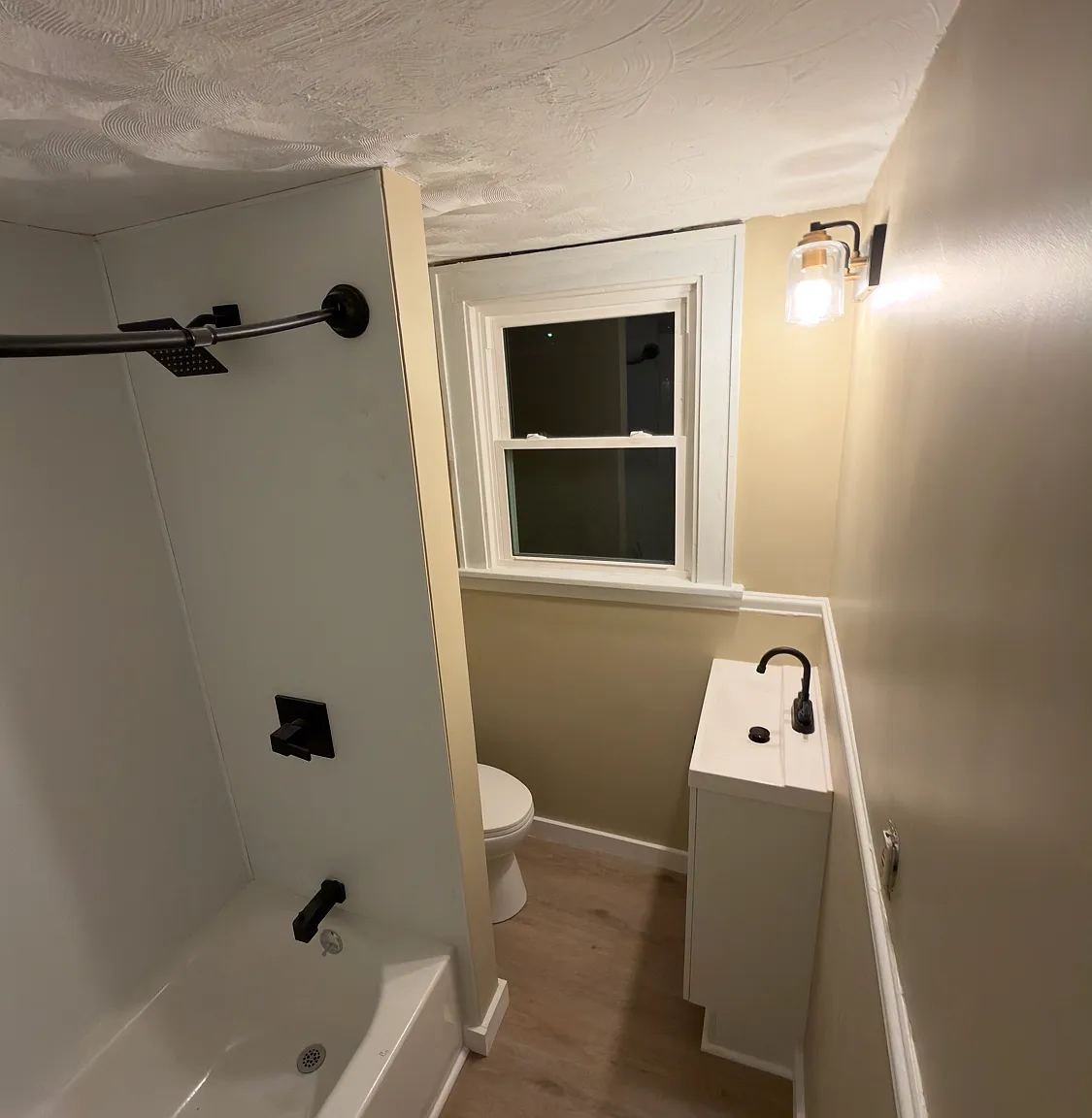 Newly Remodeled 2-Bedroom Apartment (1,050 sq ft) — Photo 1