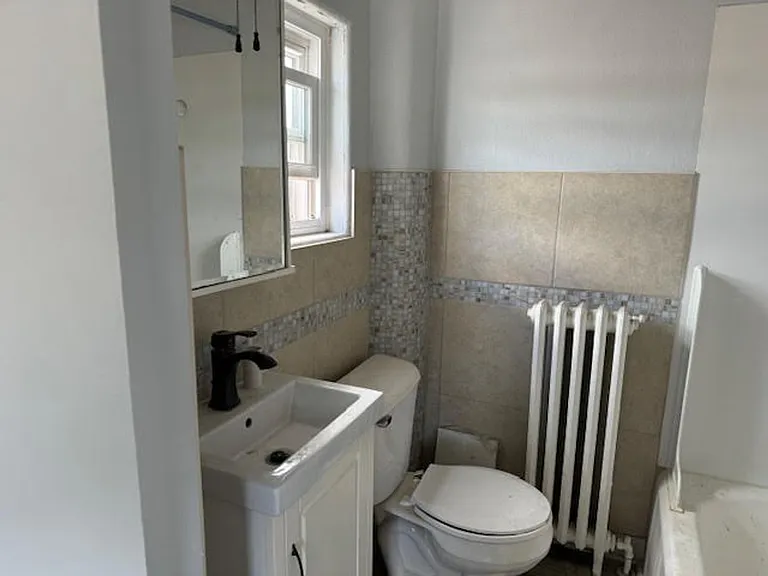 102 N Main Ave — Photo 2