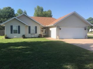203 Country Ln, Mount Vernon, MO 65712
