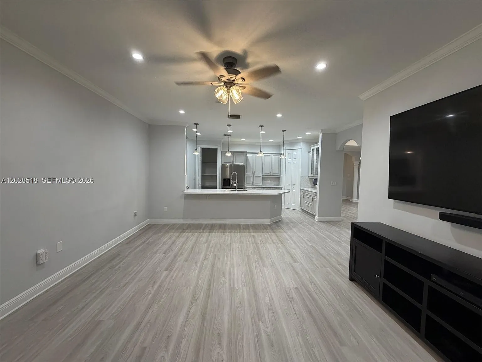 4 bed, 2.0 bath, 2529 sqft, $7,900 — Photo 4