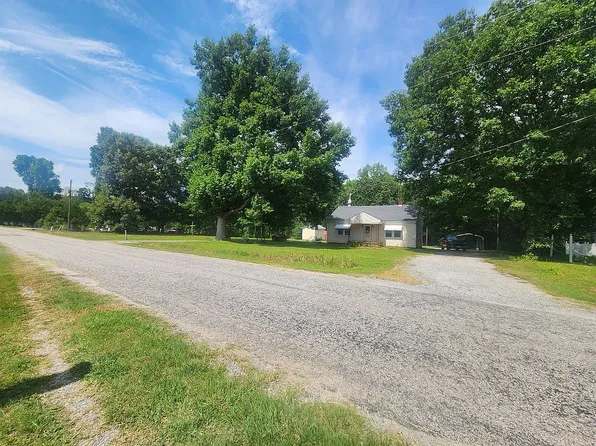 319 Westward Rd, Freeman, VA 23856